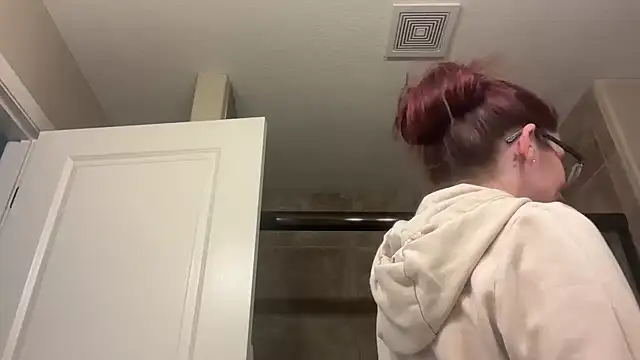 yourstrulylivy69 online show from 09-30-25, 04:01