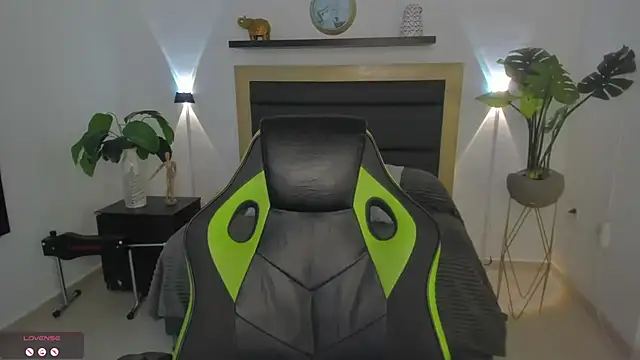 Snapshot of catleya_0 chatting on 02-08-25, 03:30 catleya 0 online show from 02-08-25, 03:30