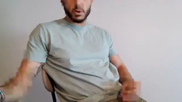 Snapshot of Strokeking4u chatting on 12-22-25, 02:47 Strokeking4u online show from 12-22-25, 02:47