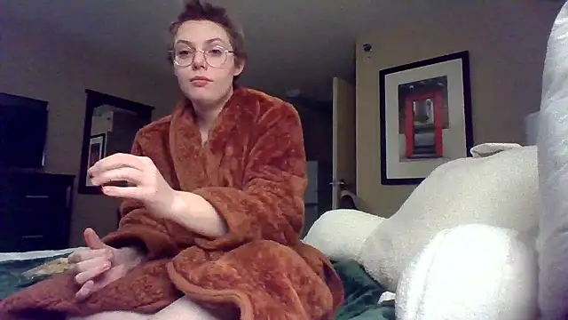 Snapshot of Blondie_Elle chatting on 12-18-24, 04:20 Blondie Elle online show from 12-18-24, 04:20