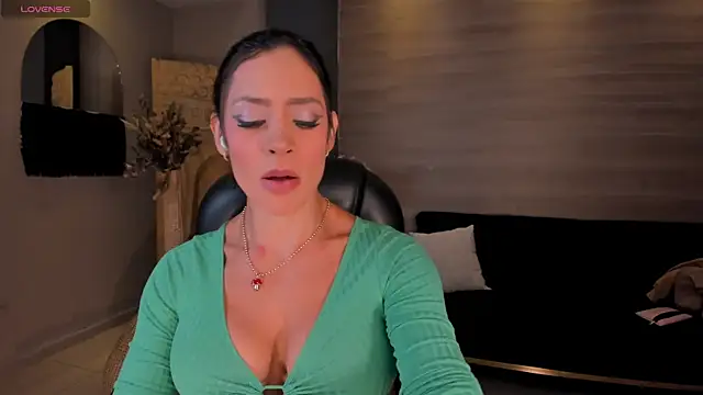 Snapshot of IsabelBornner chatting on 06-15-26, 06:32 IsabelBornner online show from 06-15-26, 06:32