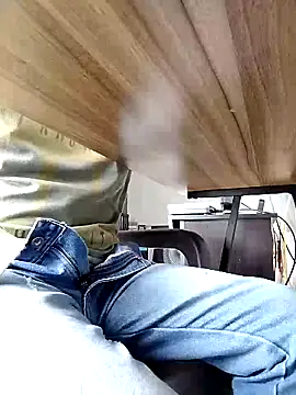 Bombi22 online show from 12-31-24, 03:42