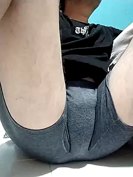 Bombi22 online show from 01-27-25, 05:47