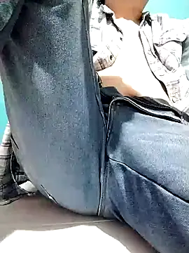 Bombi22 online show from 01-30-25, 04:16