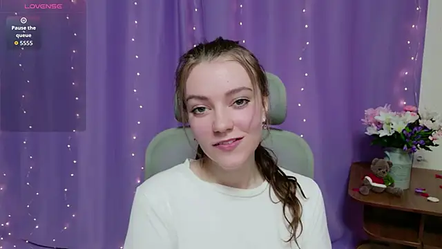 Snapshot of Lana__Cute_ chatting on 04-24-26, 02:30 Lana Cute online show from 04-24-26, 02:30