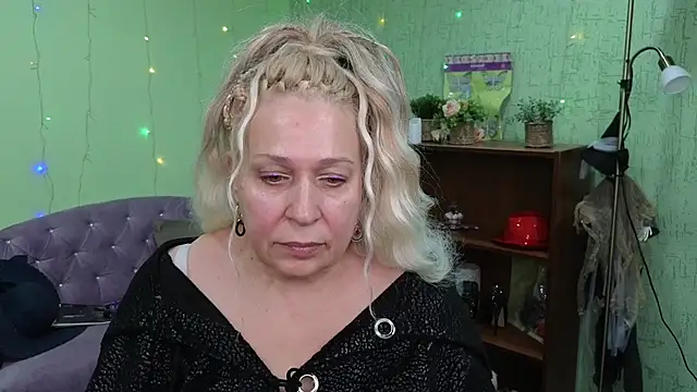 Penelope Pinky online show from 12-30-24, 04:19