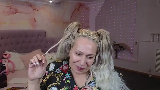 Penelope Pinky online show from 01-15-25, 05:15