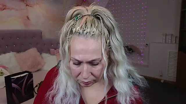 Penelope Pinky online show from 01-16-25, 02:41