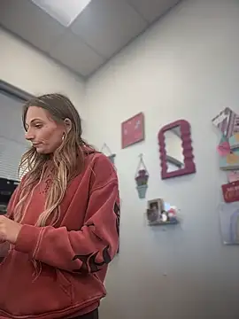 Snapshot of PrettiPluto chatting on 12-13-25, 07:53 PrettiPluto online show from 12-13-25, 07:53