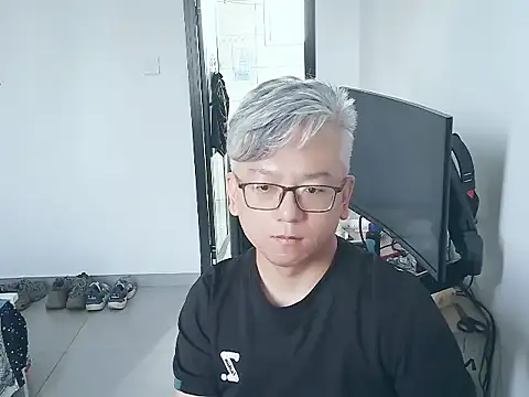 Snapshot of leoUSIR chatting on 09-11-25, 01:17 leoUSIR online show from 09-11-25, 01:17