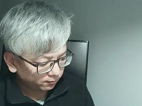 Snapshot of leoUSIR chatting on 10-28-25, 03:25 leoUSIR online show from 10-28-25, 03:25