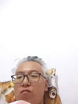 Snapshot of leoUSIR chatting on 04-28-26, 04:34 leoUSIR online show from 04-28-26, 04:34