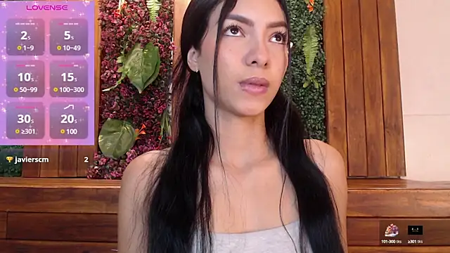 Snapshot of antonellaroux chatting on 02-25-25, 04:24 antonellaroux online show from 02-25-25, 04:24