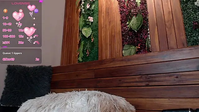 Snapshot of antonellaroux chatting on 02-25-25, 07:31 antonellaroux online show from 02-25-25, 07:31