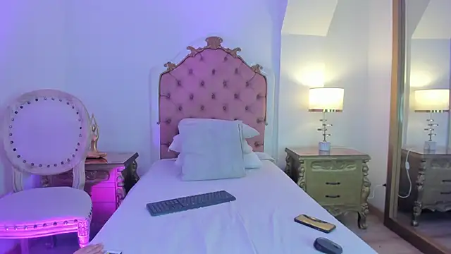 rebeca watsson online show from 10-28-25, 11:47