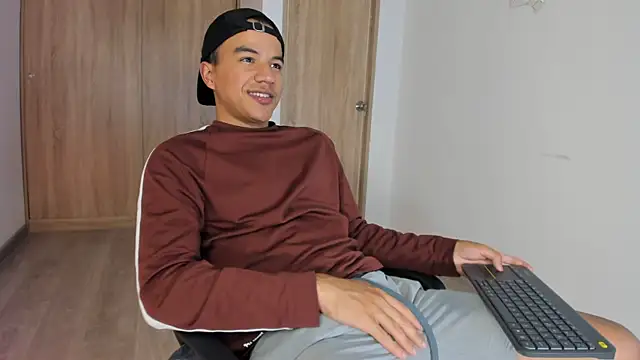 Snapshot of lucas_wellx chatting on 05-28-26, 02:20 lucas wellx online show from 05-28-26, 02:20