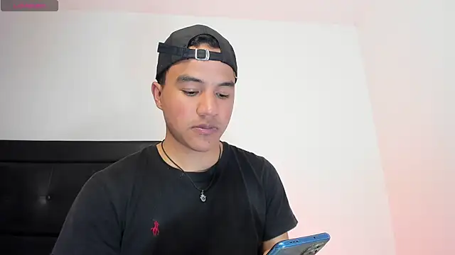 Snapshot of lucas_wellx chatting on 07-31-26, 02:00 lucas wellx online show from 07-31-26, 02:00