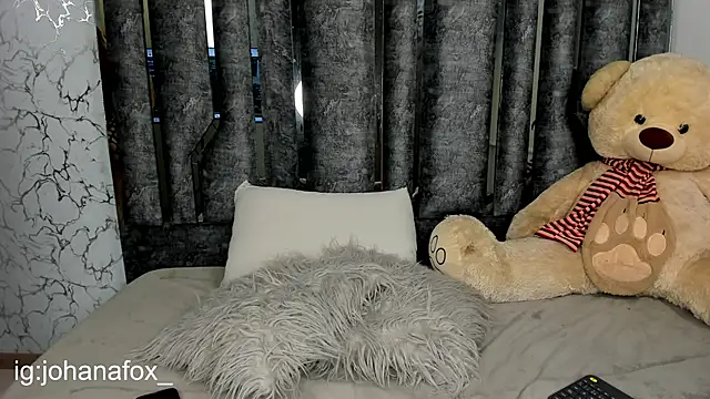 johanafox  online show from 01-17-25, 06:04