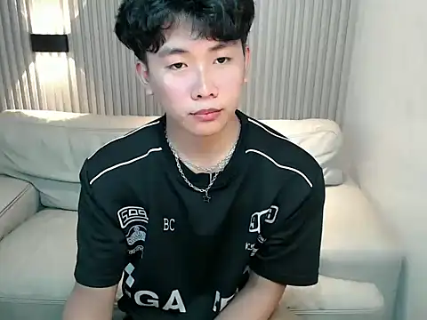 Snapshot of dangerzone0122 chatting on 10-04-25, 05:33 dangerzone0122 online show from 10-04-25, 05:33