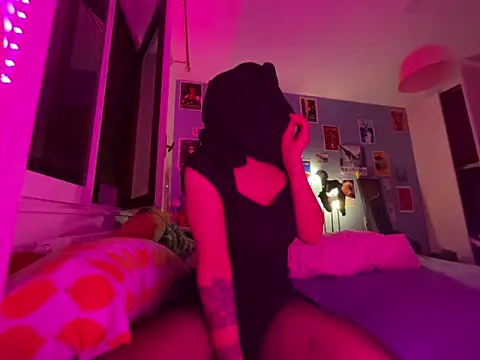 littlewitchxoxo online show from 12-15-24, 04:37