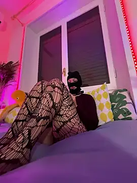 littlewitchxoxo online show from 12-17-24, 04:32