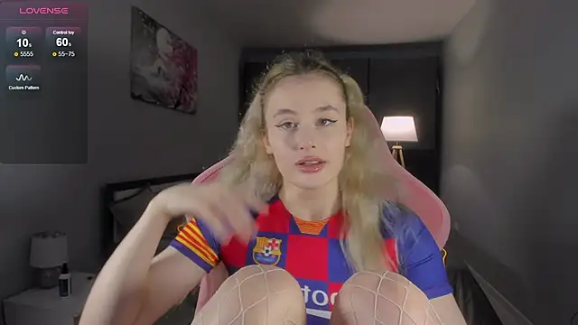 Snapshot of Molly_Toads chatting on 01-19-25, 06:10 Molly Toads online show from 01-19-25, 06:10