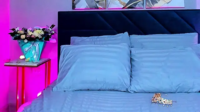 Curvy Dynamite  online show from 03-06-25, 07:25