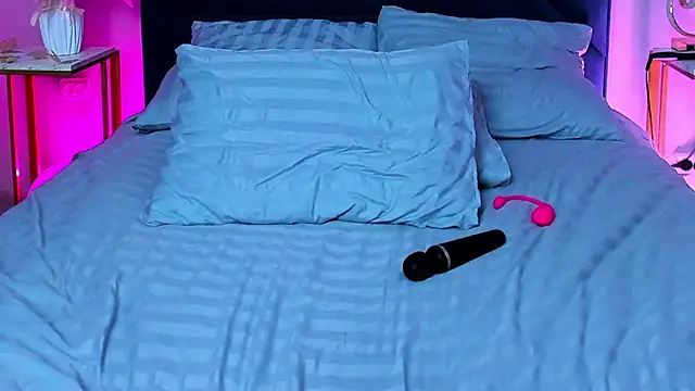 Curvy Dynamite  online show from 03-10-25, 07:32