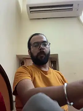 Snapshot of Arsh_Loves_Luv chatting on 12-18-24, 01:23 Arsh Loves Luv online show from 12-18-24, 01:23