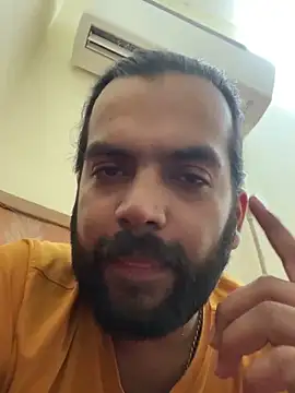 Snapshot of Arsh_Loves_Luv chatting on 12-18-24, 04:49 Arsh Loves Luv online show from 12-18-24, 04:49