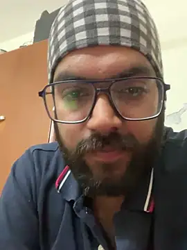 Snapshot of Arsh_Loves_Luv chatting on 12-19-24, 12:34 Arsh Loves Luv online show from 12-19-24, 12:34