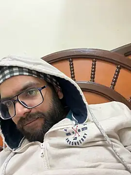 Snapshot of Arsh_Loves_Luv chatting on 12-23-24, 03:33 Arsh Loves Luv online show from 12-23-24, 03:33