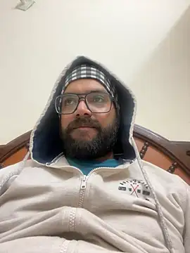 Snapshot of Arsh_Loves_Luv chatting on 12-23-24, 07:20 Arsh Loves Luv online show from 12-23-24, 07:20