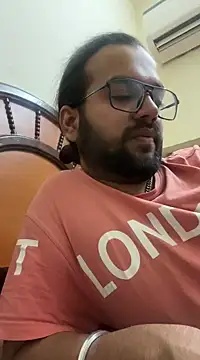 Snapshot of Arsh_Loves_Luv chatting on 12-28-24, 12:24 Arsh Loves Luv online show from 12-28-24, 12:24