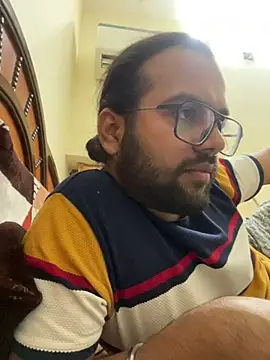 Snapshot of Arsh_Loves_Luv chatting on 12-29-24, 08:26 Arsh Loves Luv online show from 12-29-24, 08:26