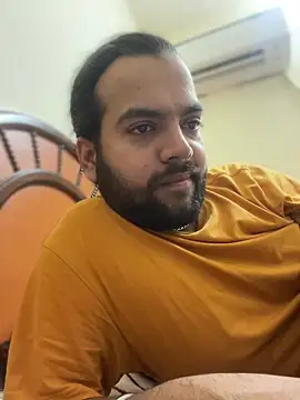 Snapshot of Arsh_Loves_Luv chatting on 12-31-24, 10:04 Arsh Loves Luv online show from 12-31-24, 10:04