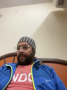 Snapshot of Arsh_Loves_Luv chatting on 01-06-25, 05:59 Arsh Loves Luv online show from 01-06-25, 05:59