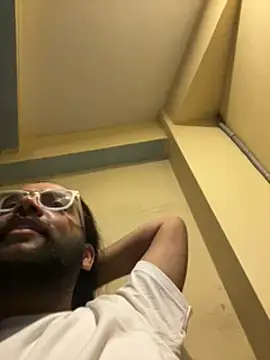 Snapshot of Arsh_Loves_Luv chatting on 01-15-25, 01:31 Arsh Loves Luv online show from 01-15-25, 01:31