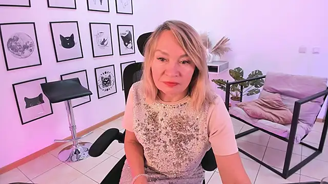 Snapshot of RosalindaFortuna chatting on 12-23-24, 07:38 RosalindaFortuna online show from 12-23-24, 07:38