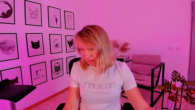 Snapshot of RosalindaFortuna chatting on 12-25-24, 02:23 RosalindaFortuna online show from 12-25-24, 02:23