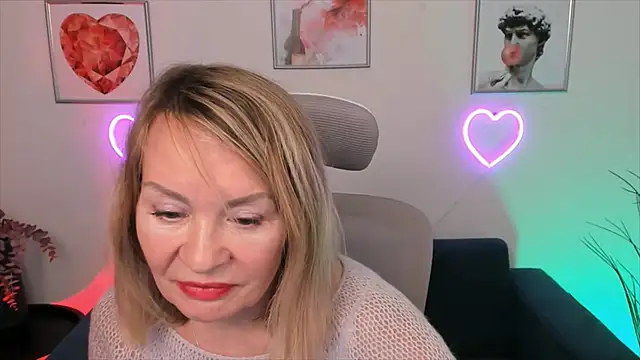 Snapshot of RosalindaFortuna chatting on 01-10-25, 11:22 RosalindaFortuna online show from 01-10-25, 11:22
