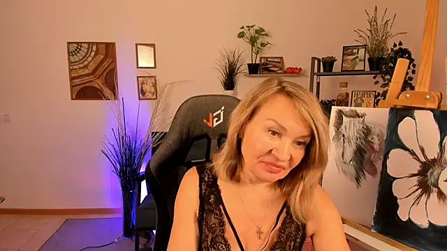 Snapshot of RosalindaFortuna chatting on 01-16-25, 10:42 RosalindaFortuna online show from 01-16-25, 10:42