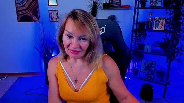 Snapshot of RosalindaFortuna chatting on 01-17-25, 10:44 RosalindaFortuna online show from 01-17-25, 10:44