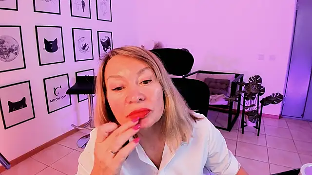 Snapshot of RosalindaFortuna chatting on 02-10-25, 02:16 RosalindaFortuna online show from 02-10-25, 02:16