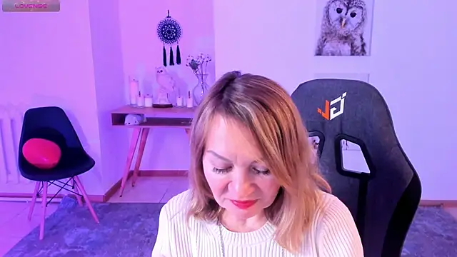 Snapshot of RosalindaFortuna chatting on 02-18-25, 02:16 RosalindaFortuna online show from 02-18-25, 02:16