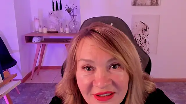 Snapshot of RosalindaFortuna chatting on 02-19-25, 10:45 RosalindaFortuna online show from 02-19-25, 10:45