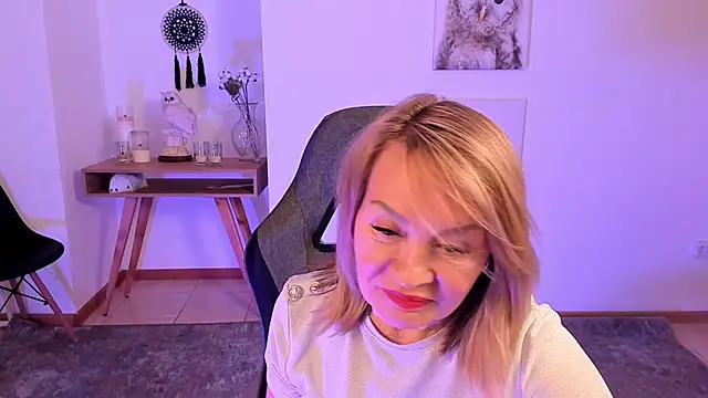 Snapshot of RosalindaFortuna chatting on 02-25-25, 01:50 RosalindaFortuna online show from 02-25-25, 01:50