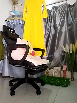 Lucy limon online show from 04-18-26, 10:52