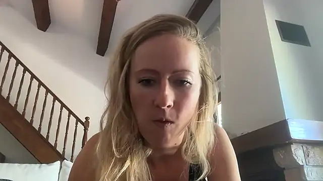 Snapshot of Emmy_frenchie chatting on 11-03-25, 11:22 Emmy frenchie online show from 11-03-25, 11:22