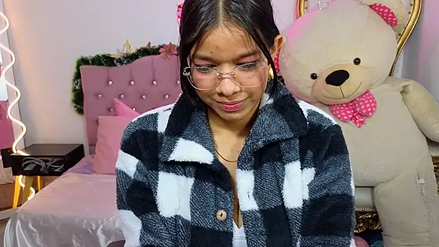 Snapshot of Emilly_tay chatting on 01-03-25, 02:54 Emilly tay online show from 01-03-25, 02:54